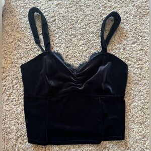 Abercrombie&Fitch- Velvet lace detail black crop top